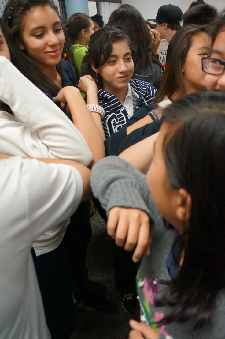 Mingle, mingle, mingle! 8 elbows!