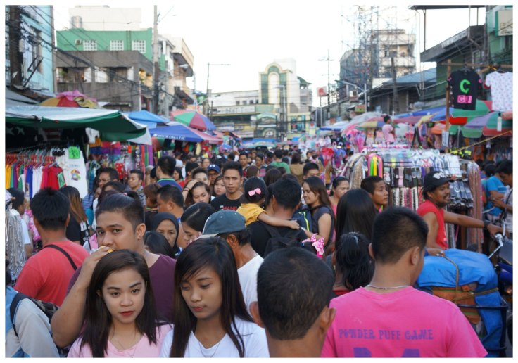 02 market crowd